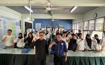 BAWASLU JAKARTA BARAT PERKUAT KESADARAN POLITIK GEN Z MELALUI SKOLASTIK DI SMK JAKARTA 1 KALIDERES