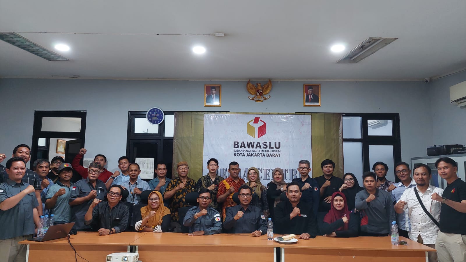 Foto Bersama Para Pihak yang terlibat