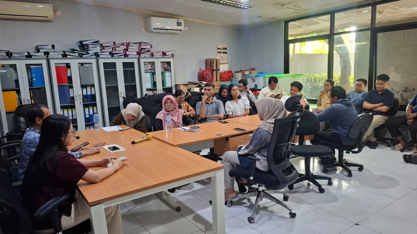 Suasana Rapat Dalam Kantor (02/01)