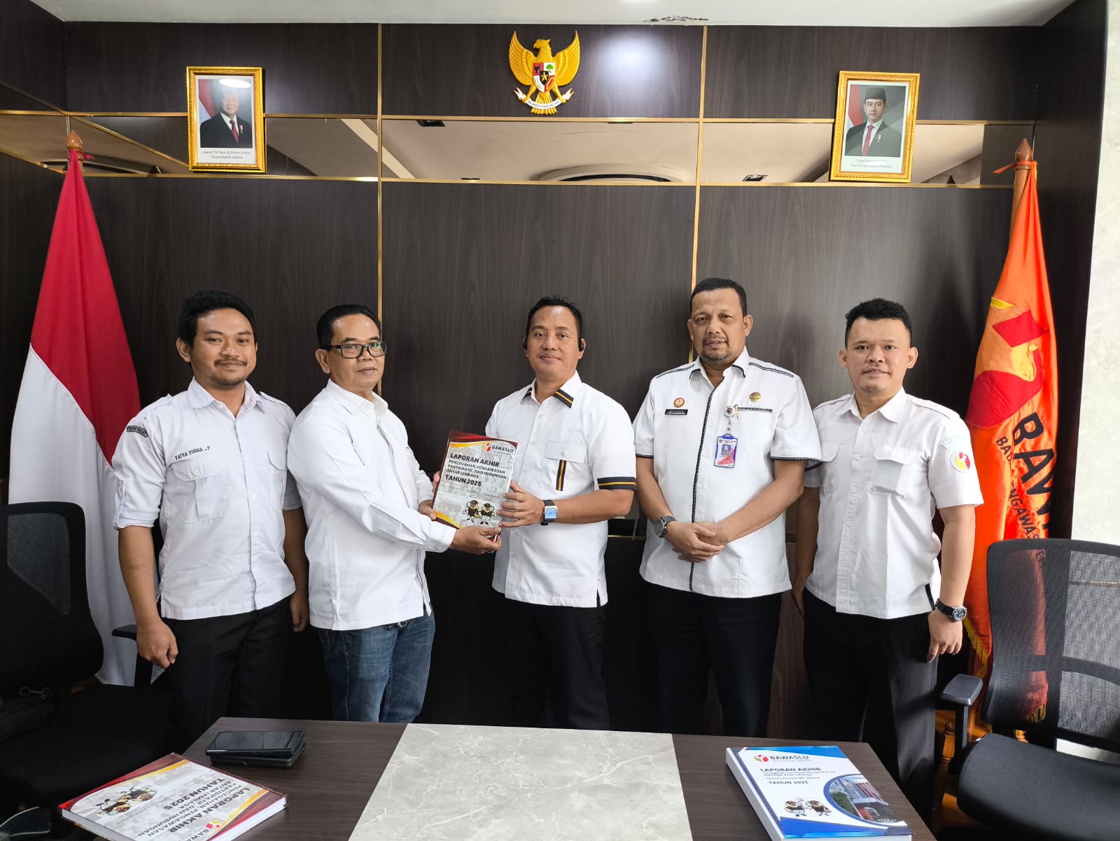 Penyerahan Laporan Akhir Divisi Pencegahan dan Partisipasi Masyarakat (07/01)
