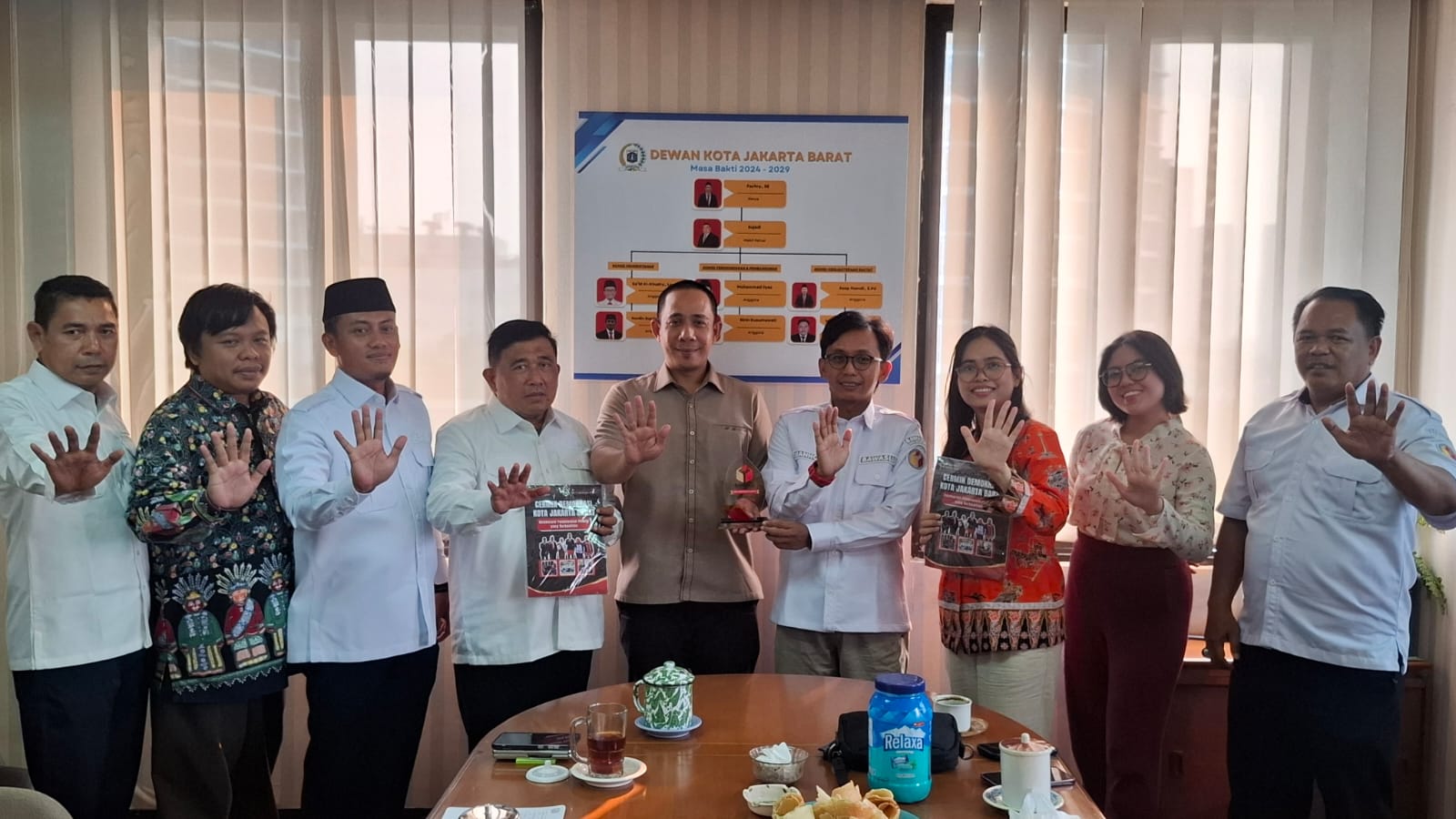 Foto Bersama pada Giat Konsolidasi Demokrasi bersama Dewan Kota Jakarta Barat (10/06)