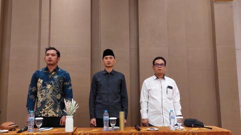 Pimpinan Bawaslu Kota Jakarta Barat bersama Munandar Nugraha, Ketua Bawaslu Provinsi DK Jakarta