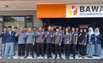 Dokumentasi berupa Foto Bersama setelah Giat Apel Pagi Rutin (13/04) seluruh jajaran Bawaslu Kota Administrasi Jakarta Barat
