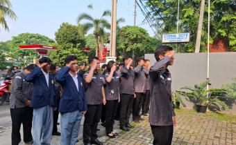 Foto Giat Apel Pagi (11/05) di Halaman Kantor Sekretariat Bawaslu Kota Jakarta Barat