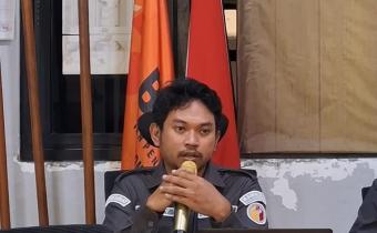 Fatra YP selaku moderator bertanya mengenai hal terkait pada giat Ngopi Bawaslu (12/05)