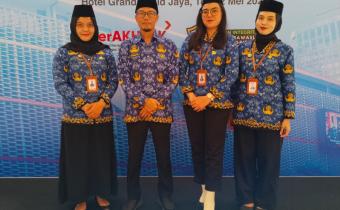 Dokumentasi Foto Bersama PNS Terlantik bersama Kepala Sekretariat Bawaslu Kota Jakarta Barat (19/05)