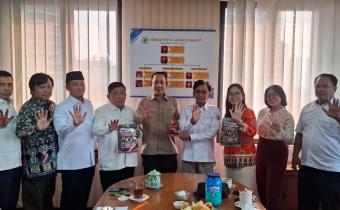 Foto Bersama pada Giat Konsolidasi Demokrasi bersama Dewan Kota Jakarta Barat (10/06)