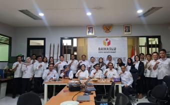 Dokumentasi Foto Bersama Giat Monev oleh Bawaslu Provinsi DKI Jakarta (17/06)